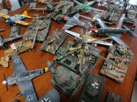 Ausstellung von Militärfahrzeugmodellen