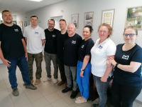 Firmowy strój pracowników MTK