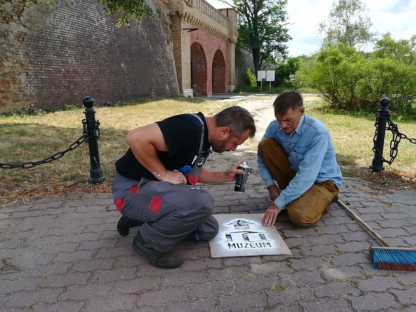 Oznakowanie dojścia na Starówkę