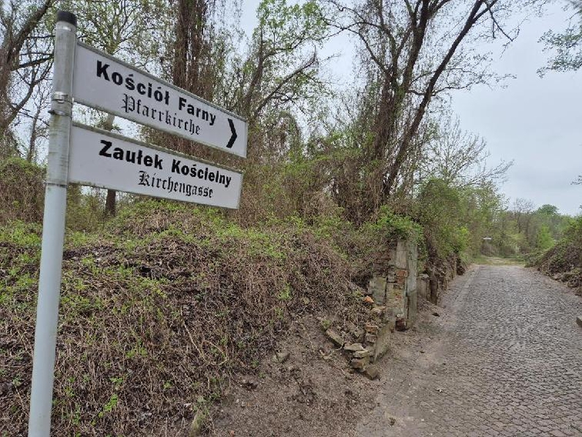 Nowe tablice z nazwami ulic