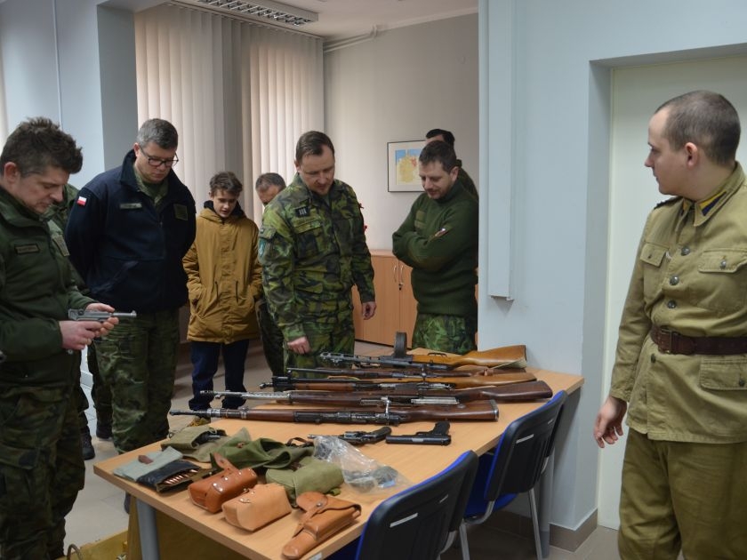 NATO-Militärs im Museum