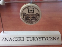 Muzeum Twierdzy na znaczku turystycznym