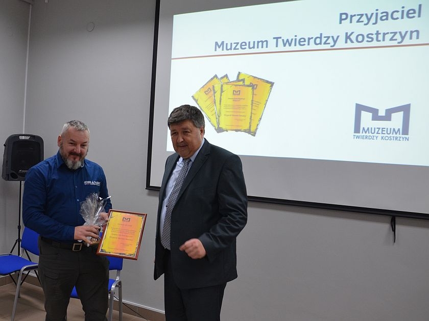 Dariusz de Lorm als Freund des  Museums der Festung Küstrin  ausgezeichnet