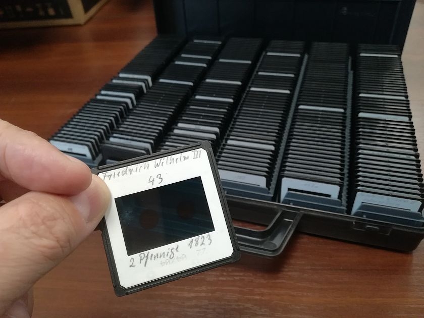 Dias von M&uuml;nzen im Museum der Festung