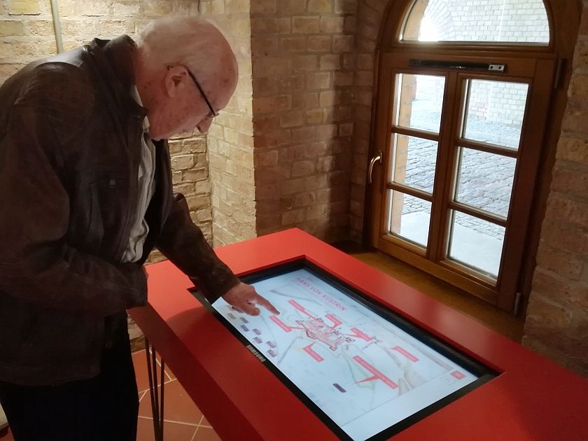 Interaktiver Desktop im Berliner Tor